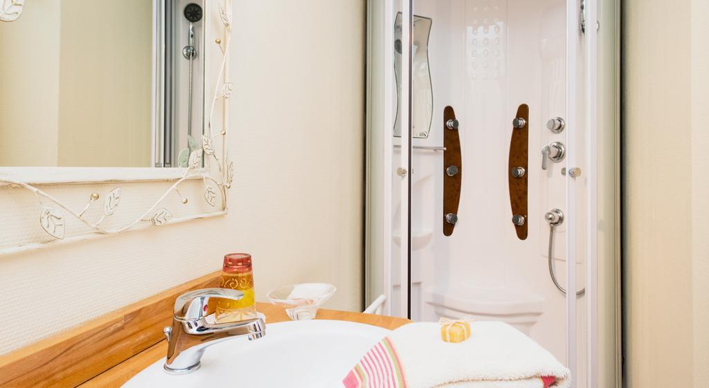 Les Petites Vosges Bed & Breakfast Bagnères-de-Bigorre Rom bilde